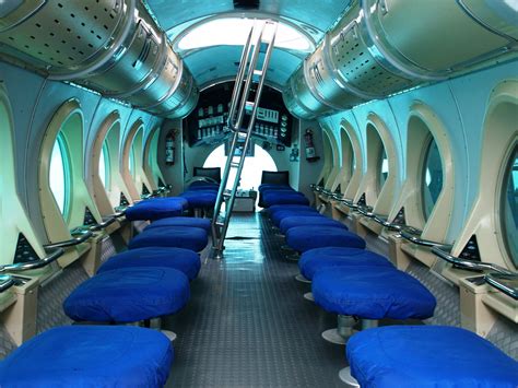 Submarine room .